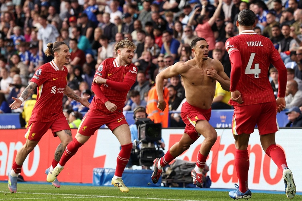 ليفربول يقترب من التتويج بلقب الدوري الإنحليزي بفوزه على ليستر سيتي 1 / صفر