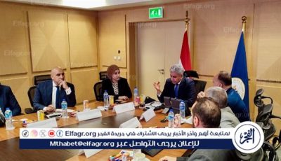 وزير السياحة والآثار يعقد اجتماعًا لمناقشة المنظومة الجديدة للحصول على التأشيرة الاضطرارية عند منافذ الوصول الجوية المصرية